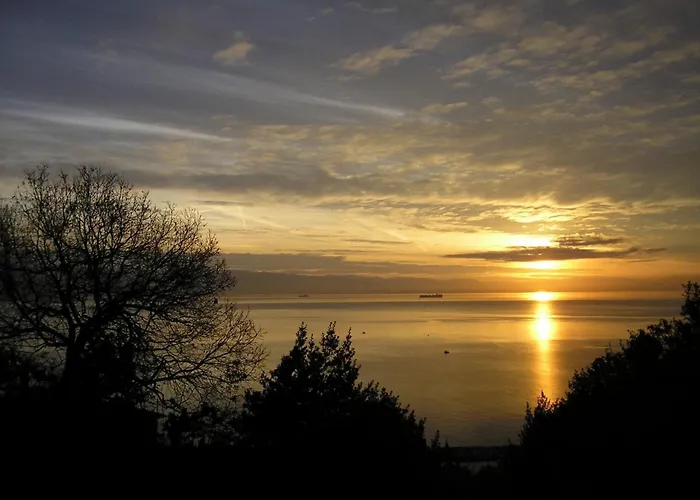 Mit Balkon Und Terrasse By Interhome Опатия