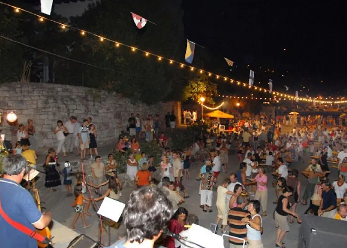 Appartement Mit Balkon Und Terrasse By Interhome